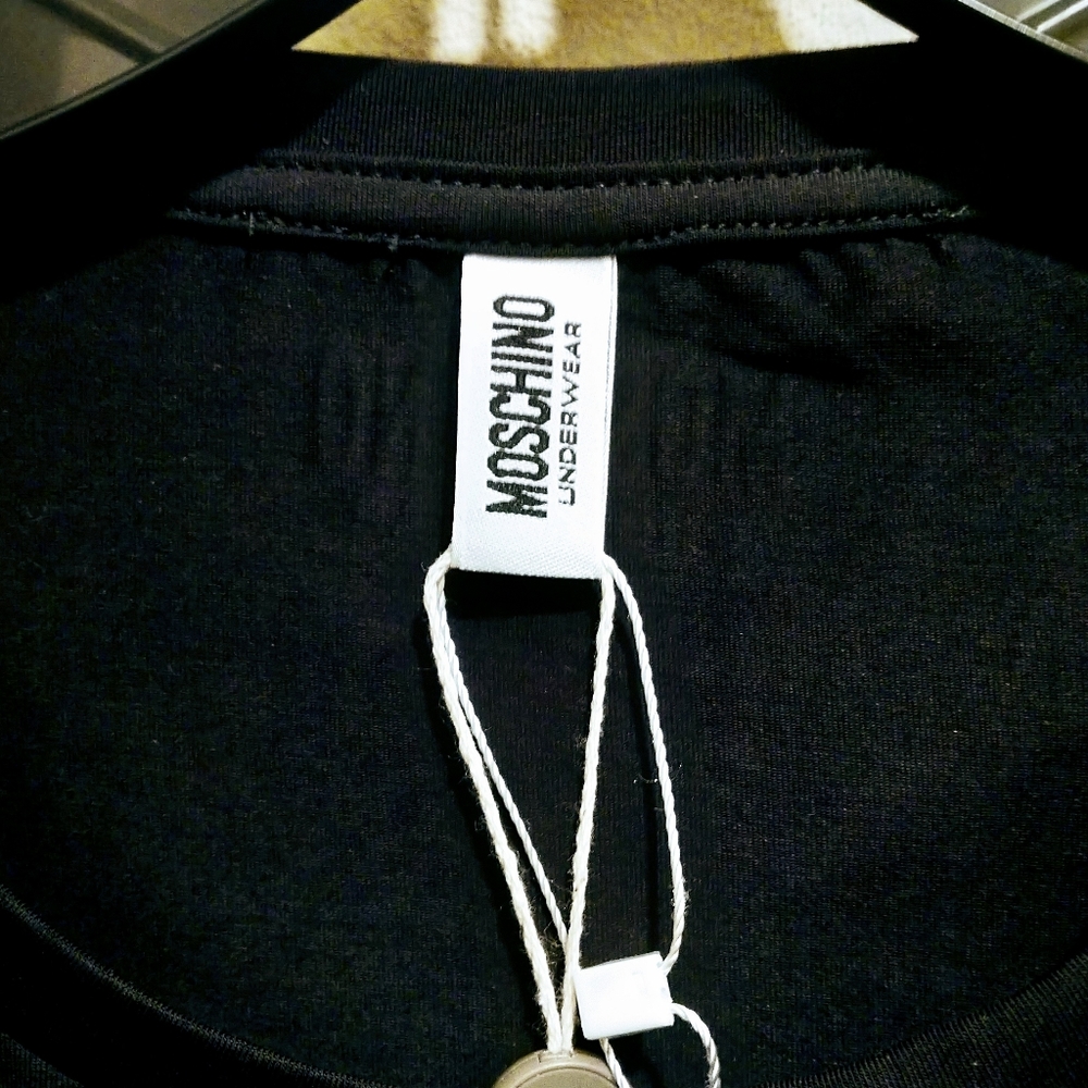Authentic Moschino T-shirts - Picture 4 of 7